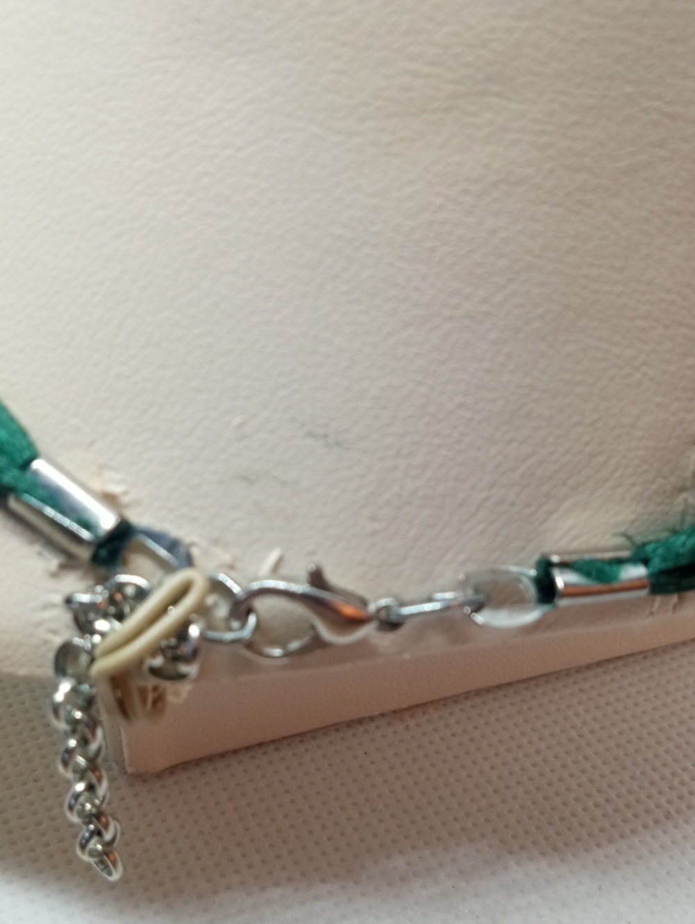 ARTISAN SQUARE GLASS NECKLACE - Picture 6 of 7